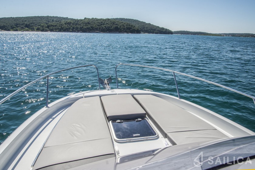 Cap Camarat 9.0 WA - Yacht Charter Sailica