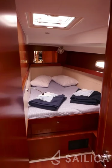 Oceanis 50 - Yacht Charter Sailica
