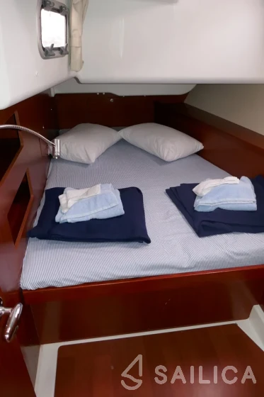 Oceanis 50 - Yacht Charter Sailica