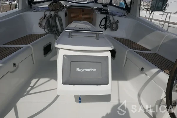 Oceanis 50 - Yacht Charter Sailica