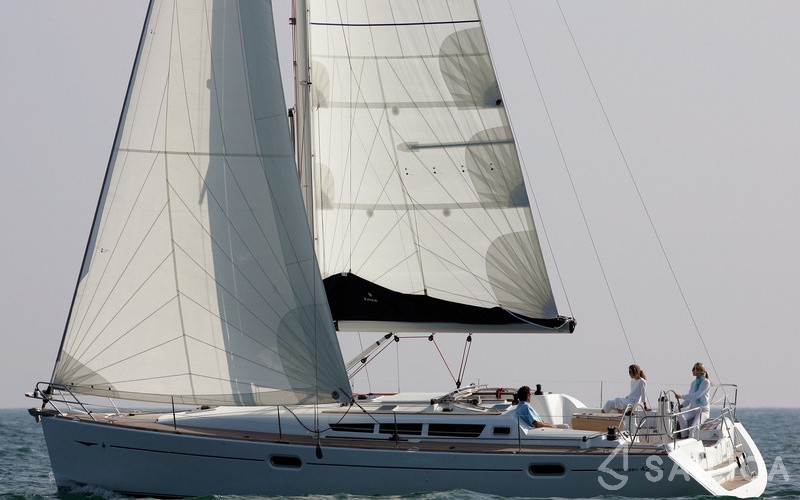 Sun Odyssey 42 i - Yacht Charter Sailica