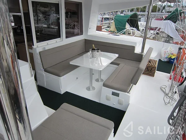 Lagoon 400 S2 - Yacht Charter Sailica