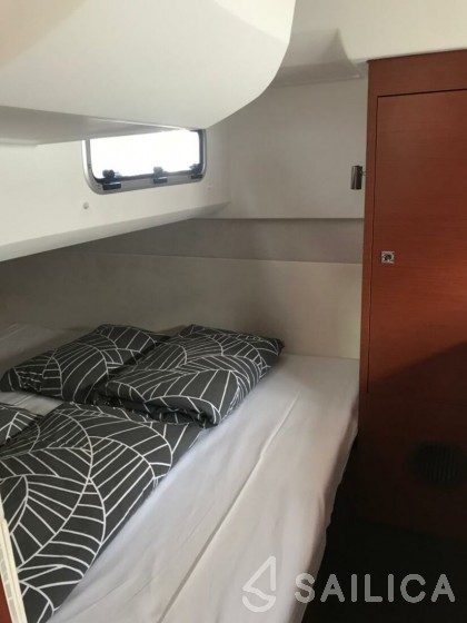 Leader 36 - Yacht Charter Sailica