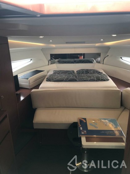 Leader 36 - Yacht Charter Sailica