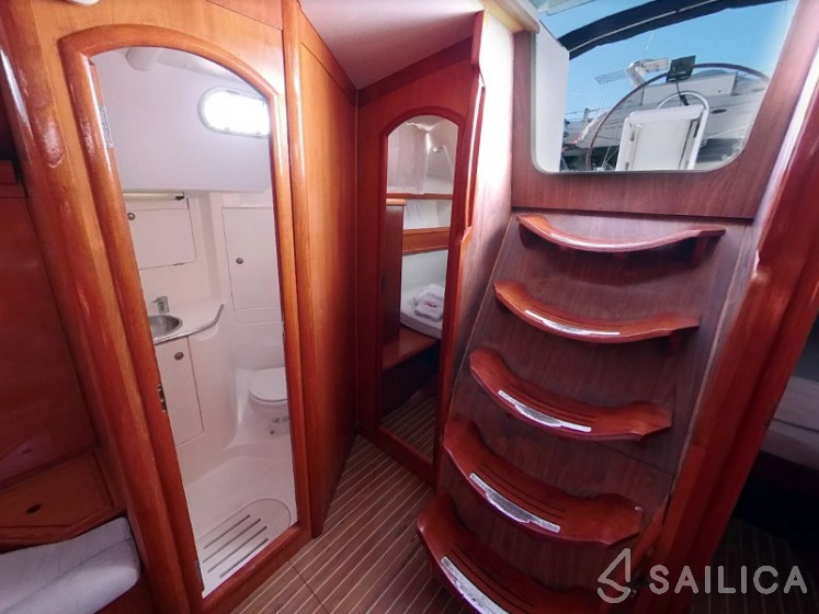 Sun Odyssey 42.2 - Yacht Charter Sailica