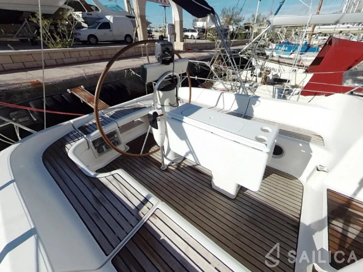 Sun Odyssey 42.2 - Yacht Charter Sailica