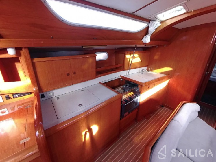 Sun Odyssey 42.2 - Yacht Charter Sailica