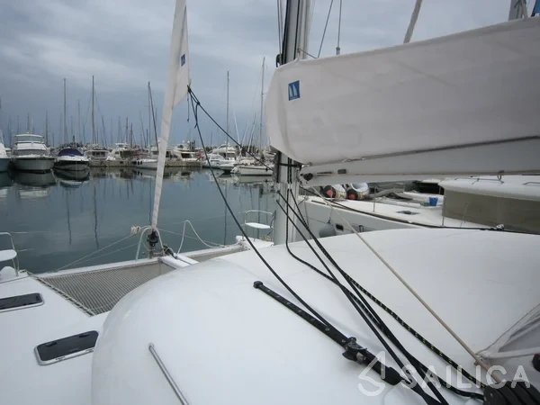 Lagoon 380 - Yacht Charter Sailica