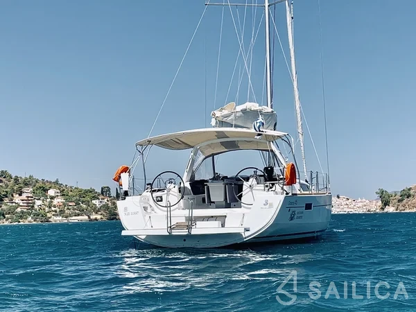 Oceanis 45 - Yacht Charter Sailica