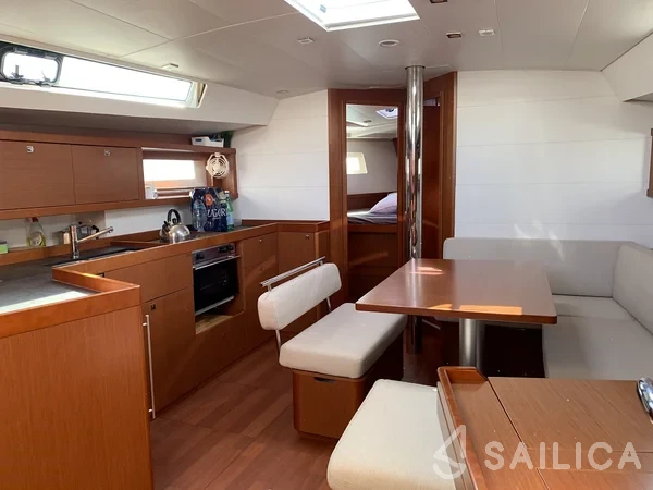 Oceanis 45 - Yacht Charter Sailica