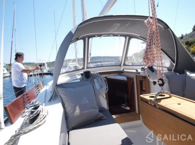 Bavaria 33 Cruiser - Yacht Charter Sailica