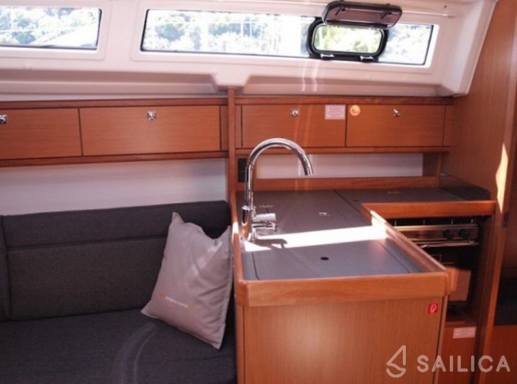 Bavaria 33 Cruiser - Yacht Charter Sailica