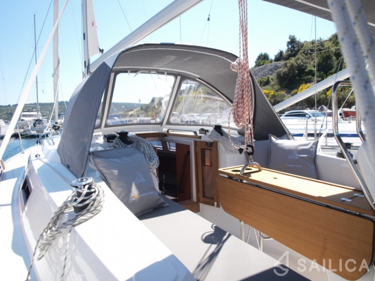 Bavaria 33 Cruiser - Yacht Charter Sailica