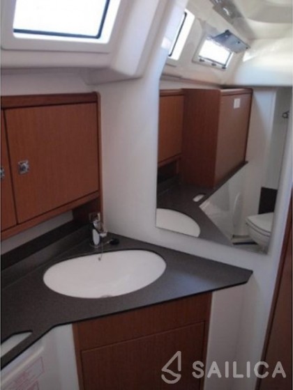 Bavaria 33 Cruiser - Yacht Charter Sailica