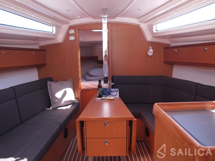 Bavaria 33 Cruiser - Yacht Charter Sailica