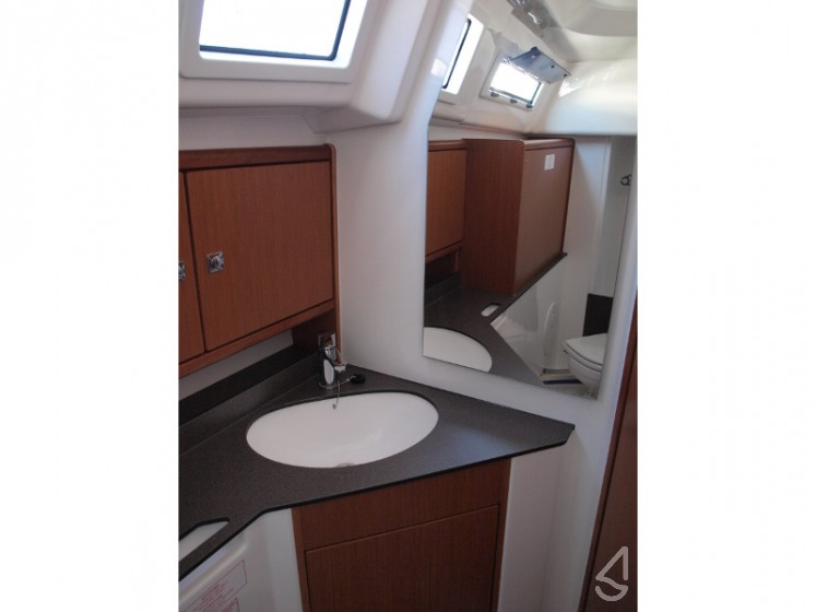 Bavaria 33 Cruiser - Yacht Charter Sailica