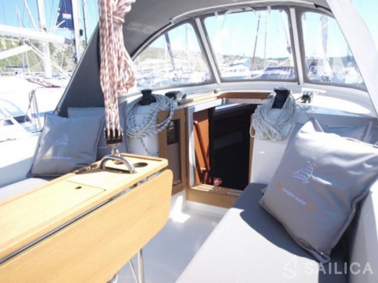 Bavaria 33 Cruiser - Yacht Charter Sailica