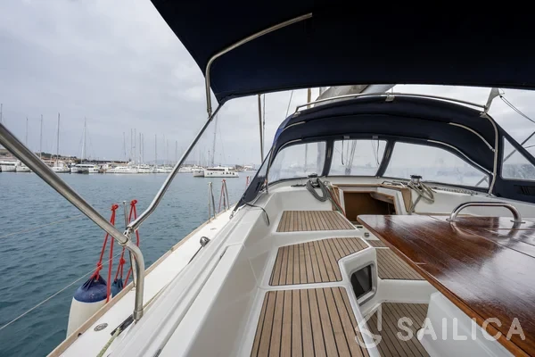 Jeanneau 53 - Yacht Charter Sailica