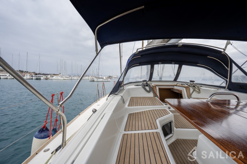Jeanneau 53 - Yacht Charter Sailica