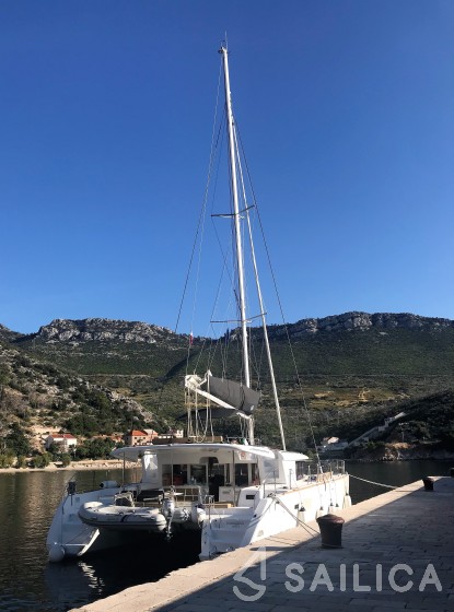 Lagoon 450  Flybridge - Yacht Charter Sailica
