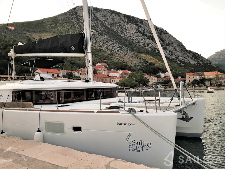 Lagoon 450  Flybridge - Yacht Charter Sailica