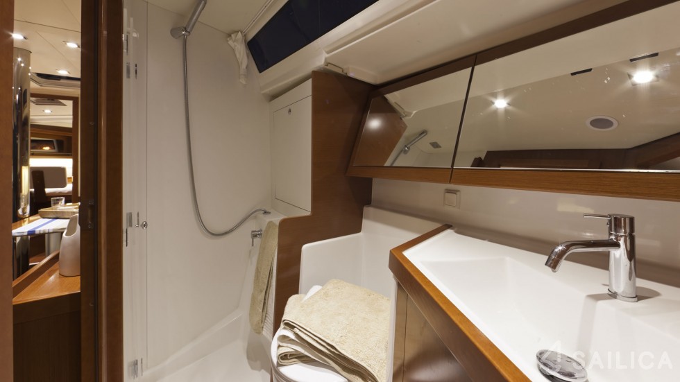 Oceanis 41 - Yacht Charter Sailica