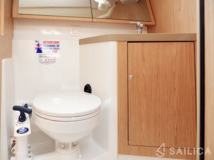 Oceanis 41.1 - Yacht Charter Sailica