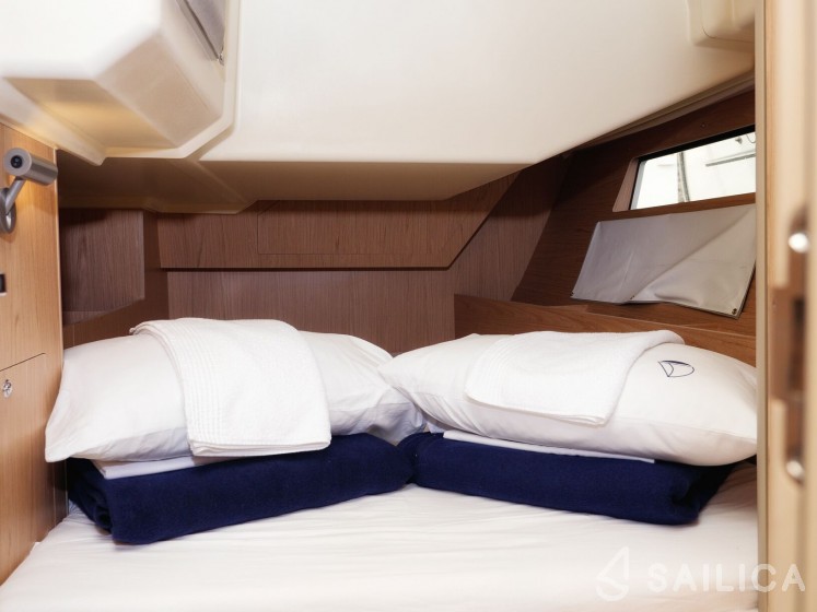 Oceanis 41.1 - Yacht Charter Sailica
