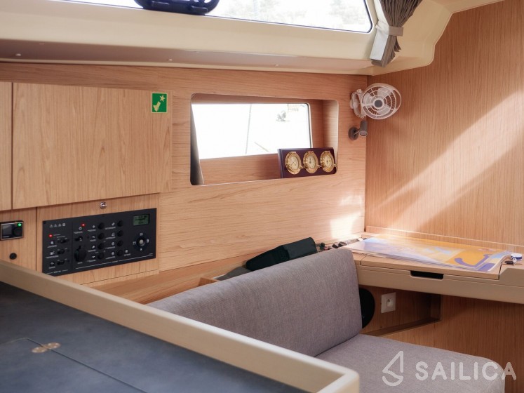 Oceanis 41.1 - Yacht Charter Sailica