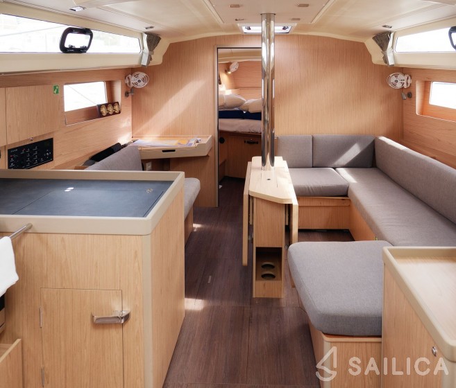 Oceanis 41.1 - Yacht Charter Sailica