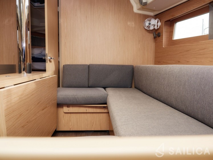 Oceanis 41.1 - Yacht Charter Sailica