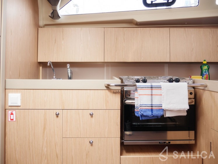 Oceanis 41.1 - Yacht Charter Sailica