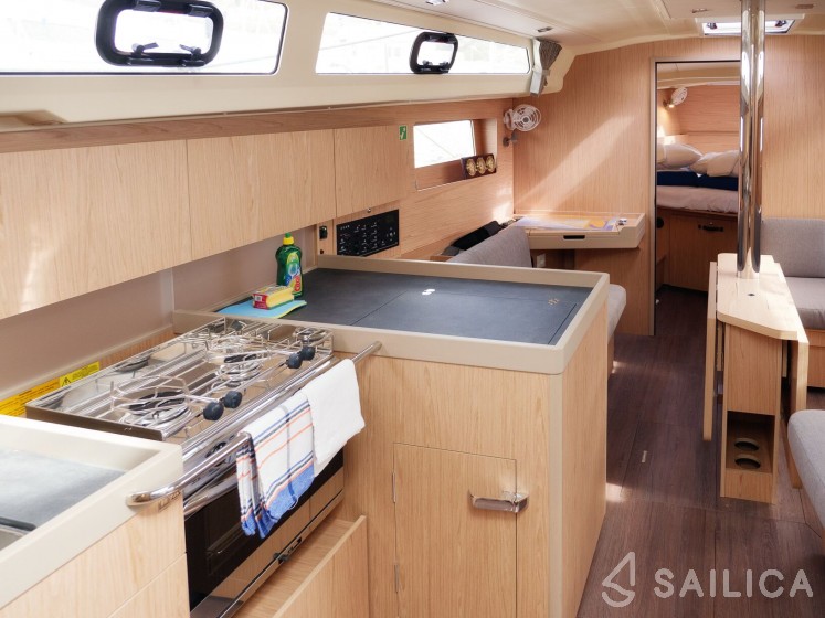 Oceanis 41.1 - Yacht Charter Sailica