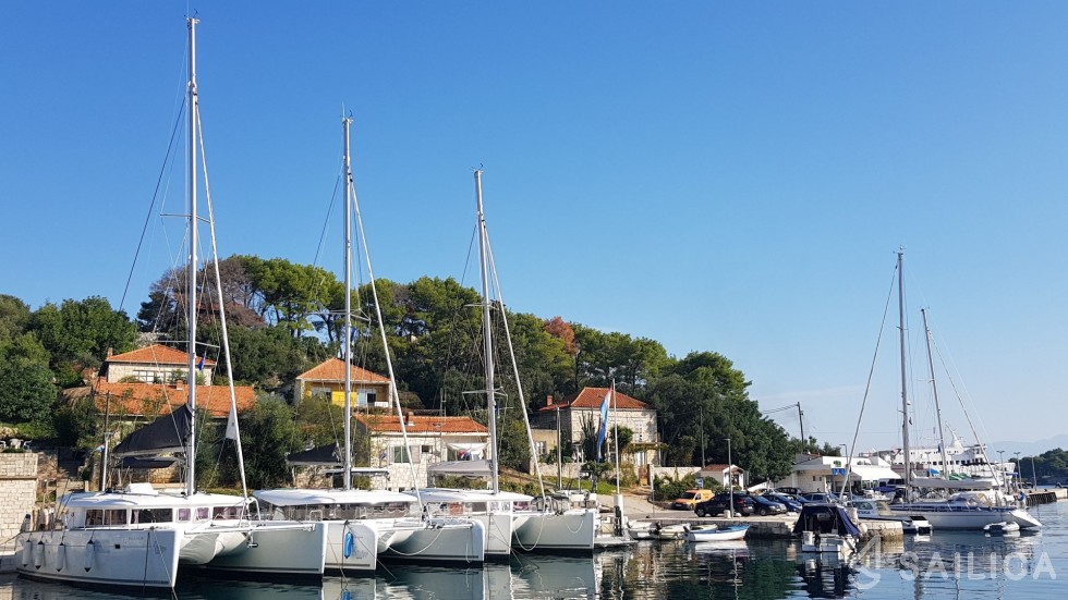 Oceanis 41.1 - Yacht Charter Sailica