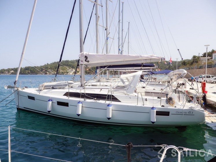 Oceanis 41.1 - Yacht Charter Sailica