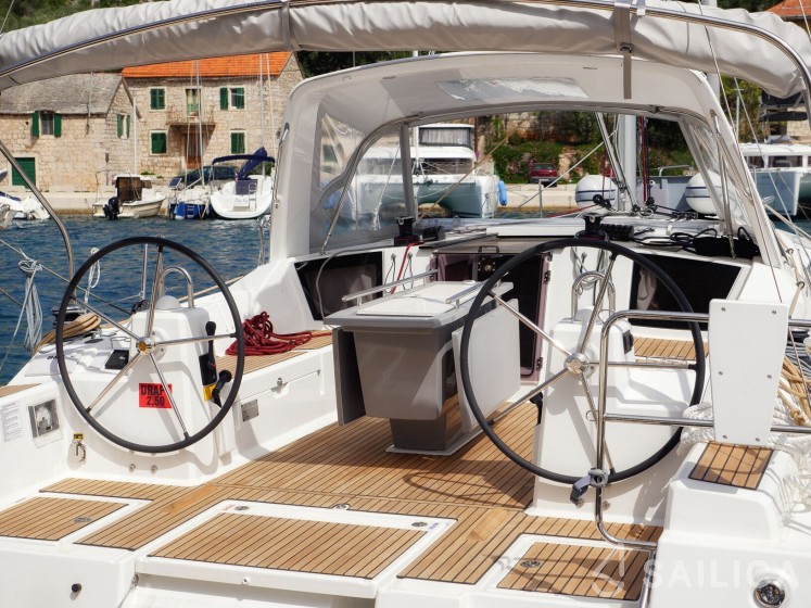 Oceanis 41.1 - Yacht Charter Sailica