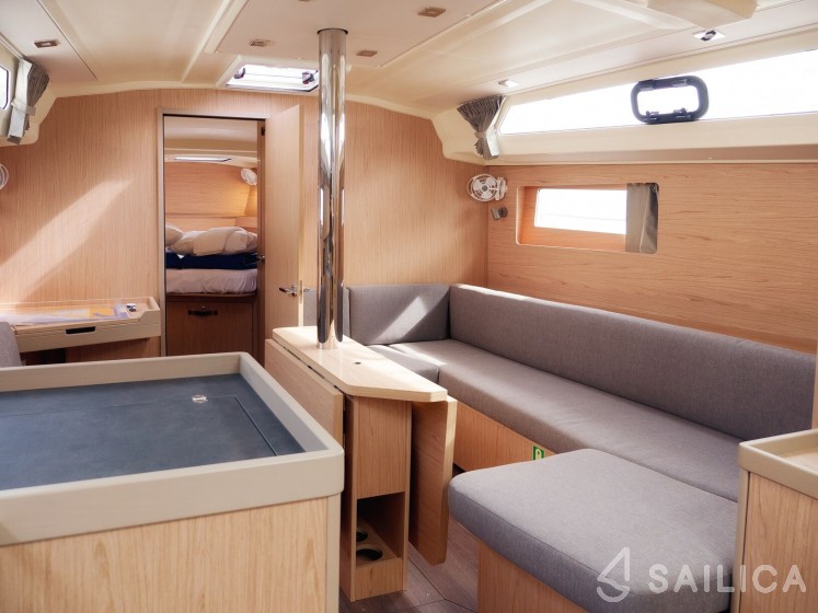 Oceanis 41.1 - Yacht Charter Sailica