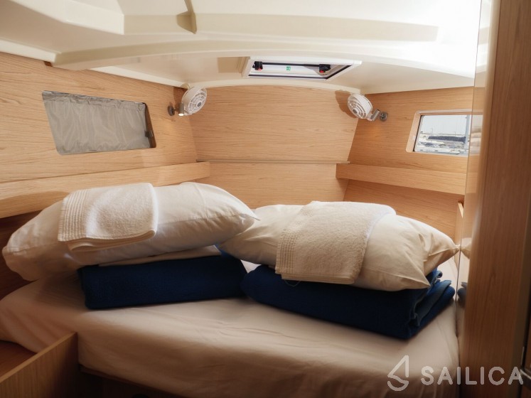 Oceanis 41.1 - Yacht Charter Sailica