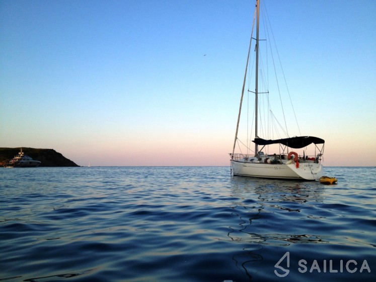 First 33.7 - Yacht Charter Sailica