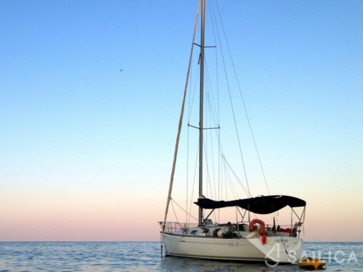 First 33.7 - Yacht Charter Sailica