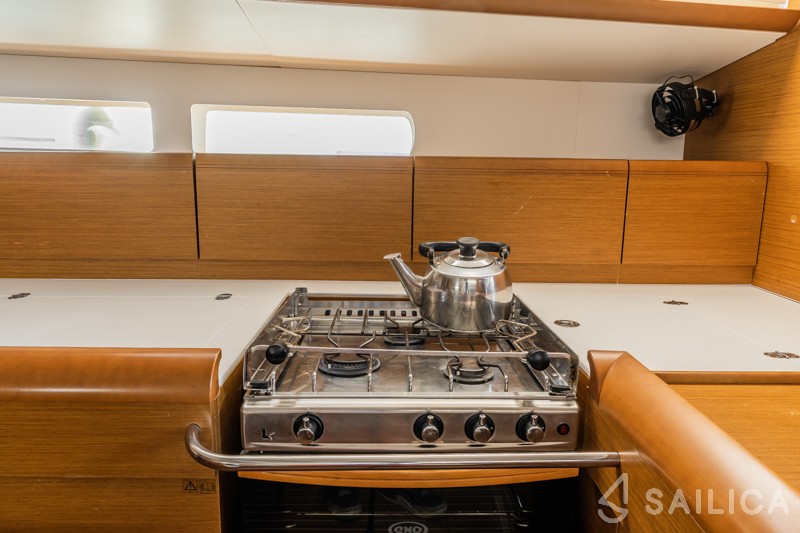 Sun Odyssey 519 - Yacht Charter Sailica
