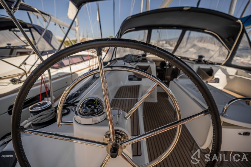 Sun Odyssey 519 - Yacht Charter Sailica