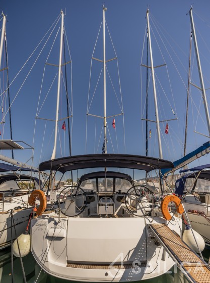 Sun Odyssey 519 - Yacht Charter Sailica