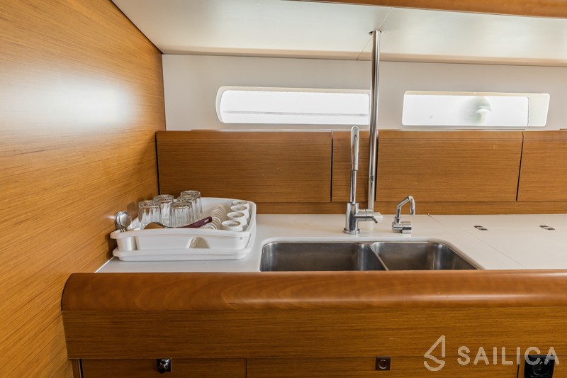 Sun Odyssey 519 - Yacht Charter Sailica
