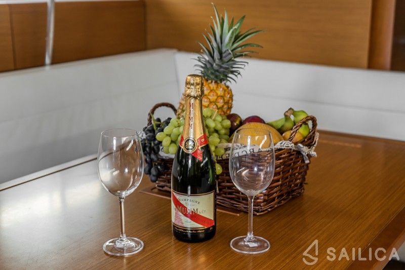 Sun Odyssey 519 - Yacht Charter Sailica