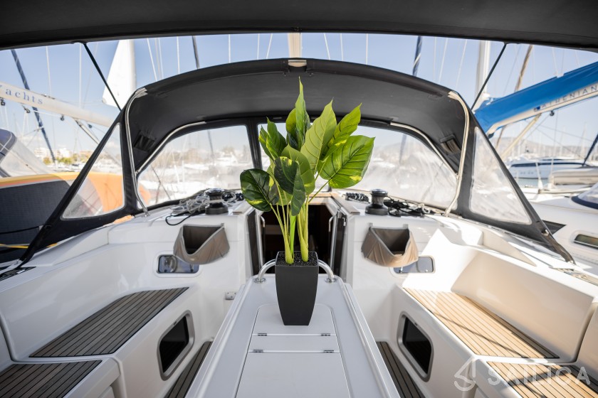Sun Odyssey 519 - Yacht Charter Sailica