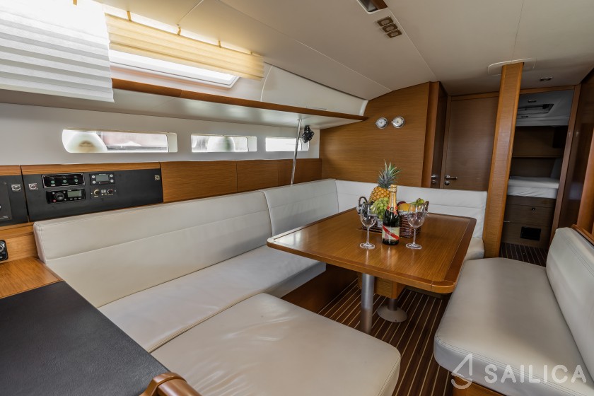 Sun Odyssey 519 - Yacht Charter Sailica