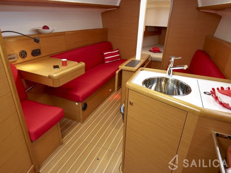 Sun Odyssey 33i - Yacht Charter Sailica