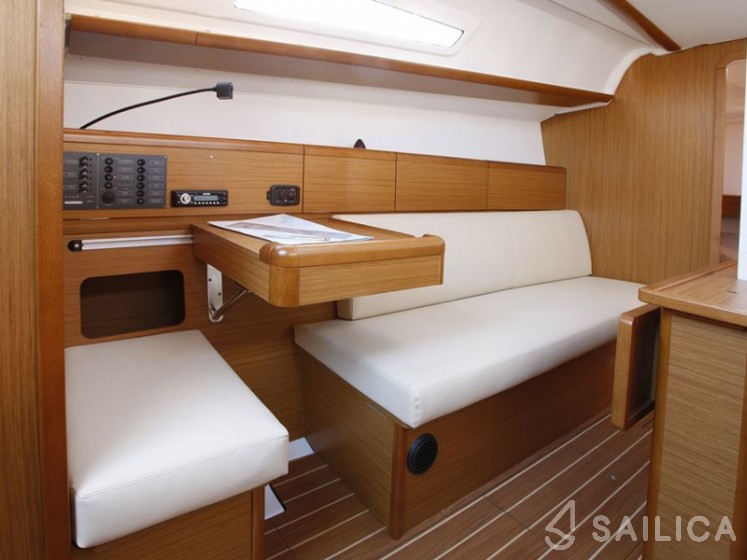 Sun Odyssey 33i - Yacht Charter Sailica