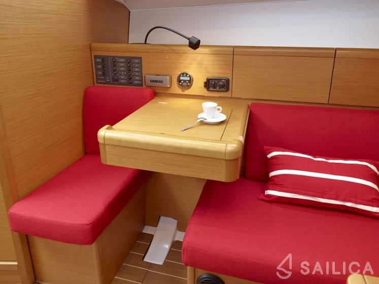 Sun Odyssey 33i - Yacht Charter Sailica